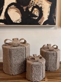 Set van drie beige glitter kerstdecoratie cadeaus met grote strik